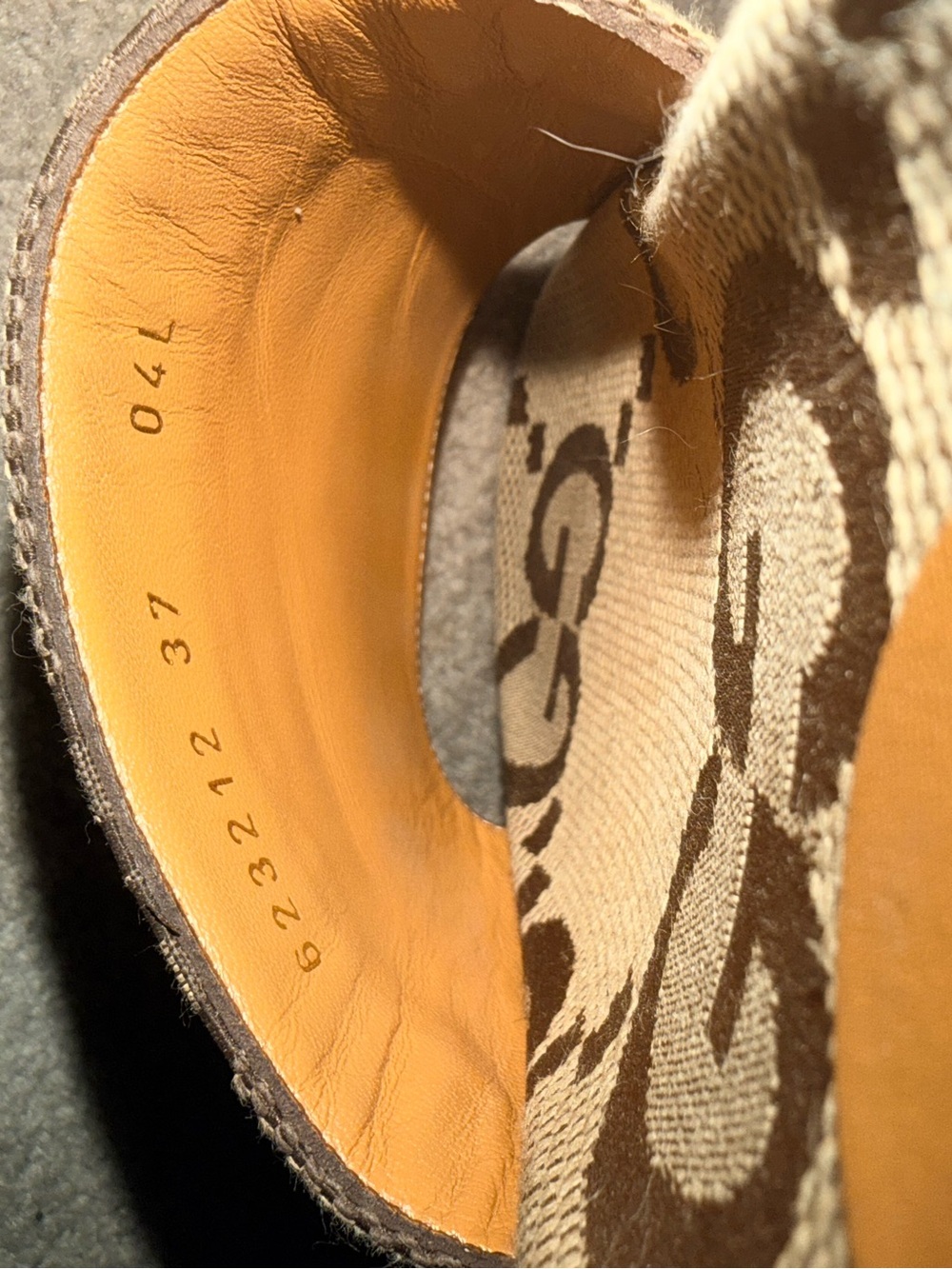 Gucci Rubber Slide Sandals in Tan - Picture 6 of 6